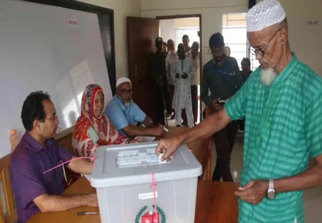 খুলনায় ভোটগ্রহণ শুরু