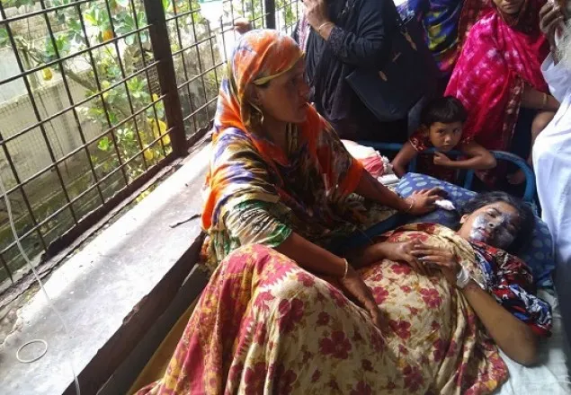 ভোলায় দুর্বৃত্তদের ছোড়া এসিডে ঝলসে গেলো দুই বোন
