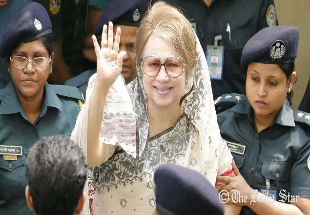 দুই মামলায় খালেদা জিয়ার গ্রেফতারি পরোয়ানা কার্যকরের নির্দেশ