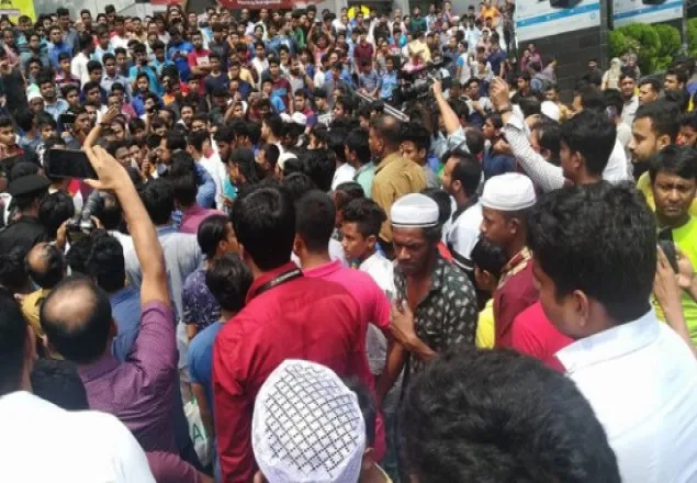 বসুন্ধরায় অভিযানে গিয়ে বিপাকে শুল্ক গোয়েন্দারা