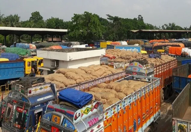 আমদানি বাড়লেও কমেনি পেঁয়াজের দাম
