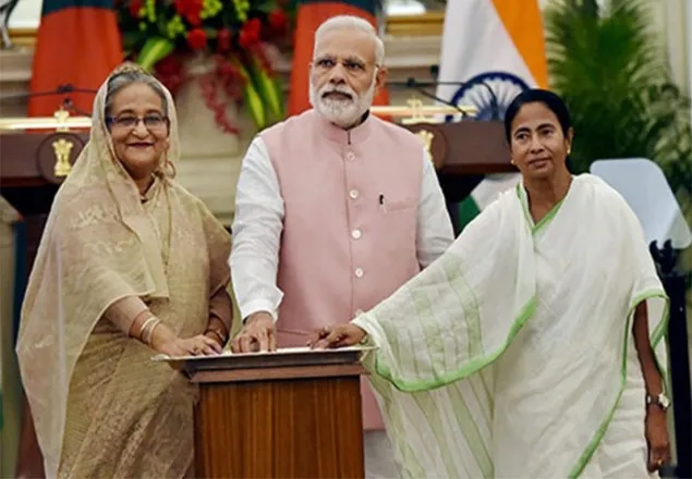 একমঞ্চে শেখ হাসিনা-মোদি-মমতা