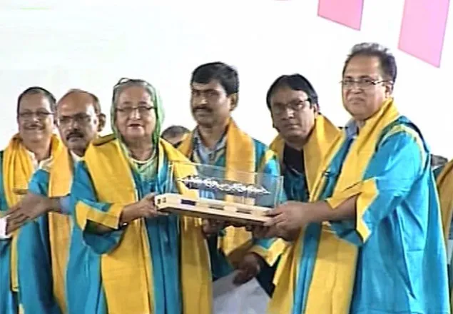 ডি.লিট গ্রহণ করলেন প্রধানমন্ত্রী, উৎসর্গ সব বাঙালিকে