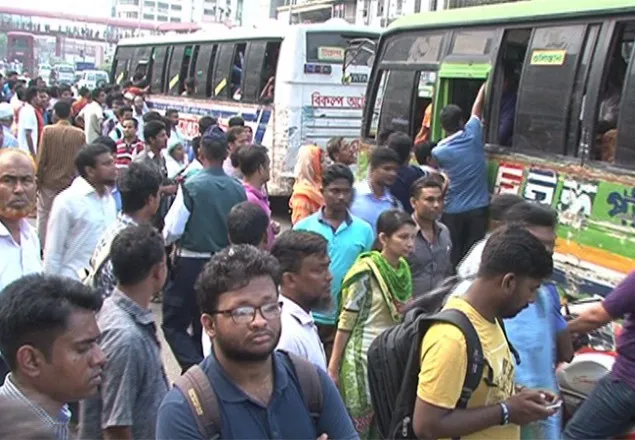 রাজধানীতে চরম ভোগান্তির শিকার যাত্রীরা