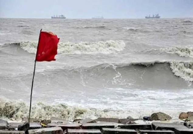 সমুদ্র বন্দরে ৩ নম্বর সতর্কতা সংকেত