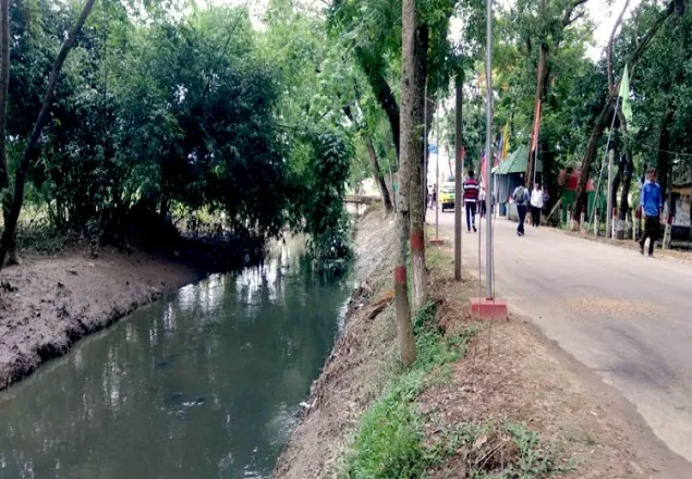 ভারতের রাসায়নিক বর্জ্যের পানি বাংলাদেশে, ঝুঁকিতে আখাউড়াবাসী 