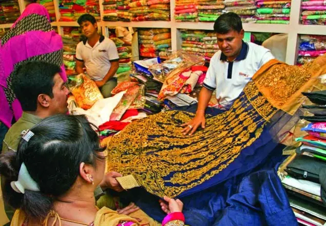 ঈদের কেনাকাটা করতে দেড় লাখ বাংলাদেশি এখন ভারতে