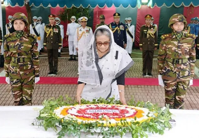 টুঙ্গিপাড়ায় বঙ্গবন্ধুর সমাধিতে প্রধানমন্ত্রীর শ্রদ্ধা নিবেদন