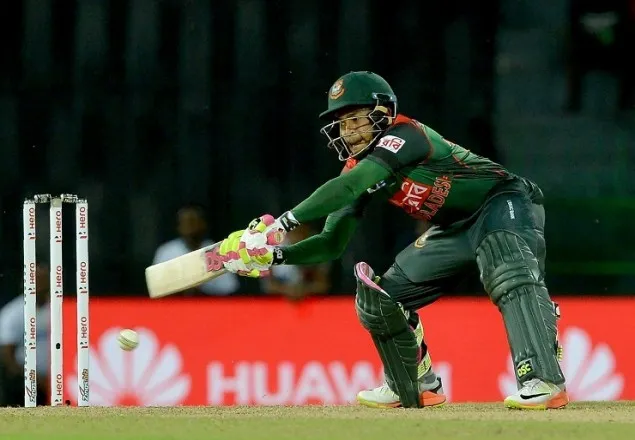 স্ট্যাম্পিং হয়ে ফিরলেন মুশফিক