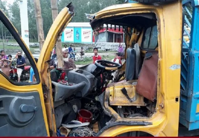 টাঙ্গাইলে দুই ট্রাকের মুখোমুখি সংঘর্ষে নিহত ৩