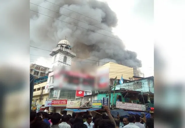 ময়মনসিংহে হকার্স মার্কেটে আগুন