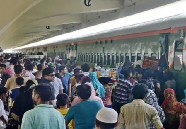 প্রথম দিনেই ট্রেন যাত্রা ঘন্টাখানিক দেরিতে 
