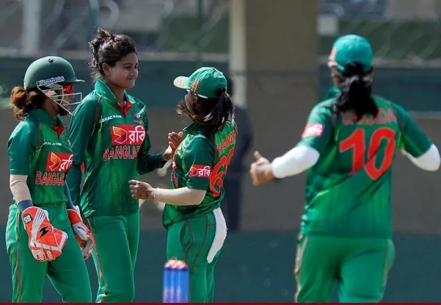 শিরোপা লড়াইয়ে ব্যাটিংয়ে বাংলাদেশ 