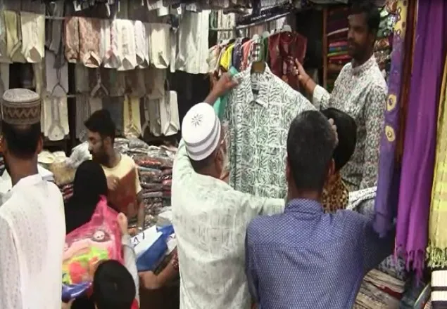 জমে উঠেছে কুমিল্লার খাদির বাজার
