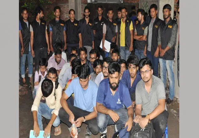 মাদকবিরোধী অভিযানে দুই বিশ্ববিদ্যালয়ের ৩২ শিক্ষার্থী আটক