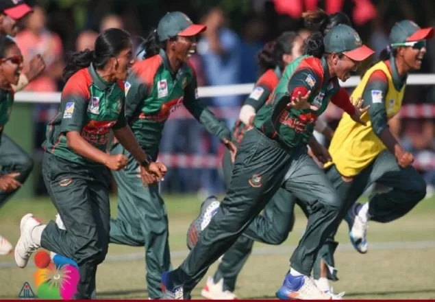 দেশে ফিরলেন ইতিহাস গড়া নারী ক্রিকেট দল   