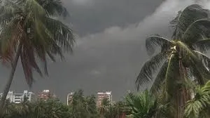 ঢাকাসহ ১২ অঞ্চলে ৬০ কিমি বেগে ঝড়ের আভাস