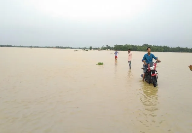 বন্যায় সিলেট-মৌলভীবাজার সড়ক যোগাযোগ বিচ্ছিন্ন