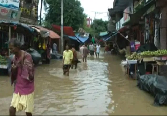 বাঁধ ভেঙে মৌলভীবাজার শহর প্লাবিত, নিহত ৭