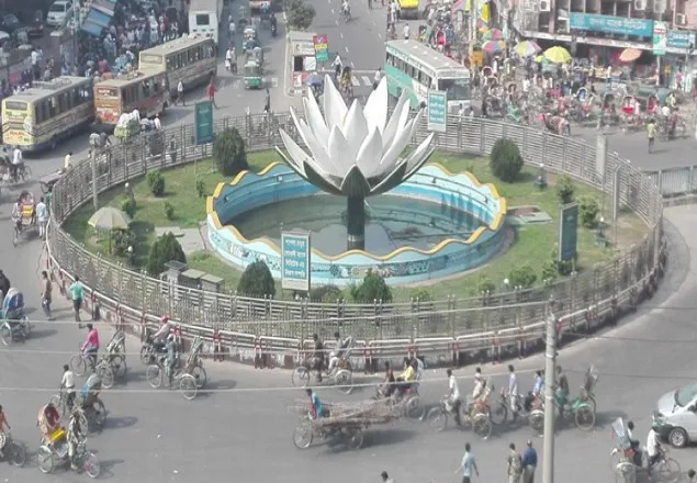 অফিস খুললেও ব্যাংক পাড়ায় ছুটির আমেজ