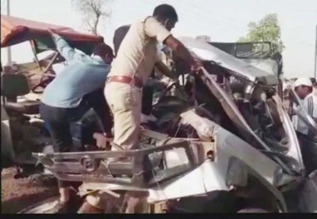 ভারতে ট্রাক্টর-গাড়ির সংঘর্ষে নিহত ১২