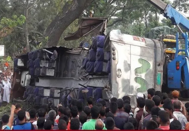 শুধু গাইবান্ধায় সড়কে ঝরলো ১৭ প্রাণ 