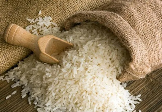 বিশ্ববাজারে চালের দাম কম,কমেনি দেশের বাজারে
