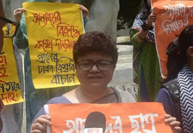 ঢাবিতে হামলাকারীদের বিচার দাবিতে শিক্ষক-শিক্ষার্থীদের অবস্থান