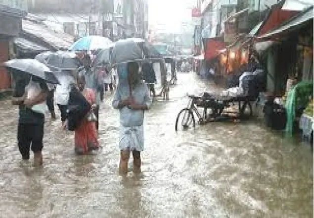 ভারী বৃষ্টিতে সীমাহীন দুর্ভোগ চট্টগ্রামে