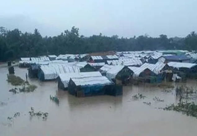বন্যায় তলিয়ে গেছে তুমব্রু সীমান্তের রোহিঙ্গা শিবির