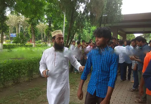 গানের তালে তালে কোটা আন্দোলনকারীকে মারধর ছাত্রলীগের