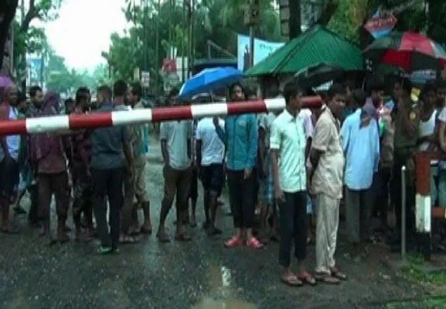 বাংলাদেশে পণ্যবাহী ট্রাক প্রবেশে ভারতীয় চালকদের বাধা