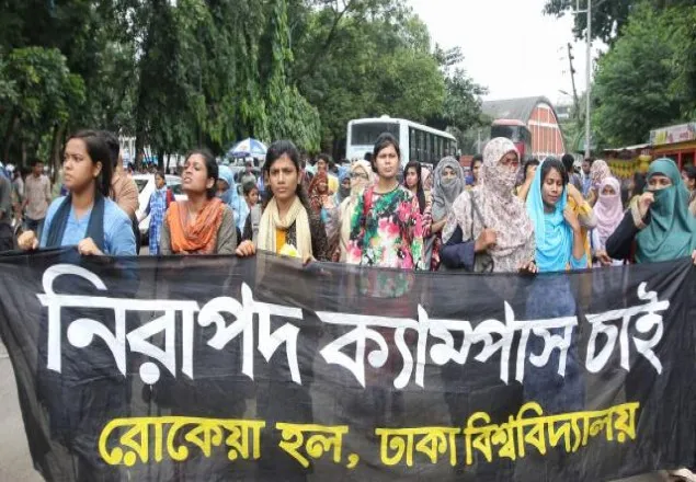 ছাত্রলীগের পাল্টা স্লোগান, সরে গেলেন ছাত্রীরা
