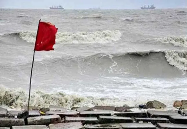 সাগরে লঘুচাপ, উপকূলে ৩ নম্বর সতর্কতা সংকেত