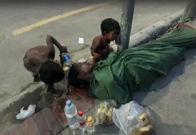  অসুস্থ মাকে বাঁচাতে ২ পথশিশুর লড়াই,চিকিৎসার পর সুস্থ