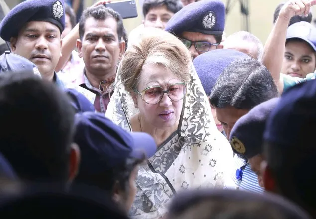 খালেদা জিয়ার আবেদন নিষ্পত্তির আদেশ মুলতবি