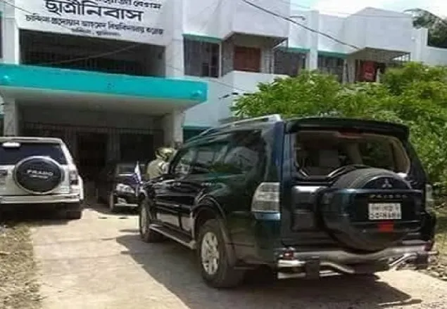 কুমিল্লায় অলি আহমেদের গাড়িতে হামলা, ভাঙচুর