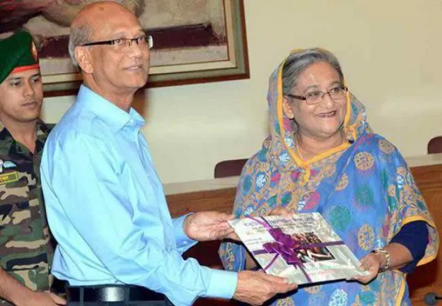 প্রধানমন্ত্রীর কাছে এইচএসসি'র ফল হস্তান্তর
