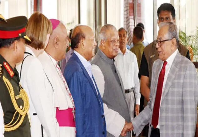 চিকিৎসা শেষে দেশে ফিরলেন রাষ্ট্রপতি