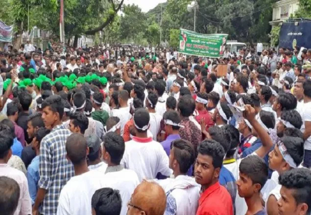 প্রধানমন্ত্রীকে সংবর্ধনা দিতে আ. লীগ নেতাকর্মীদের জমায়েত