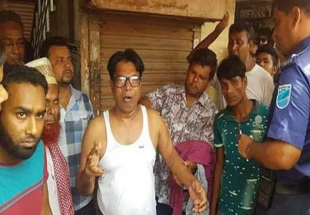 পিটিয়ে ব্যাংক কর্মকর্তার আঙুল ফাটাল পুলিশ