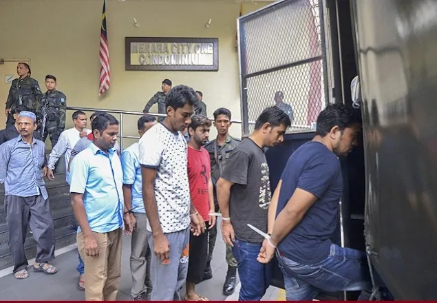 মালয়েশিয়ায় ‘মেগা-থ্রি’ অভিযান, আতঙ্কে বাংলাদেশীরা  