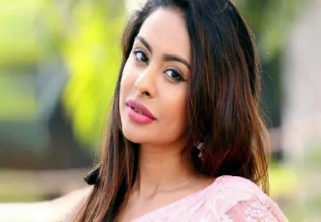 ‘দিনে আম্মা ডেকে রাতে বিছানায় নিতে চায়’