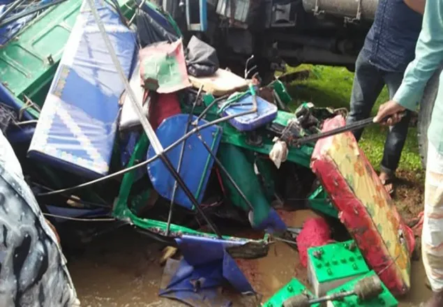 সুনামগঞ্জে ট্রাক-অটোরিকশার সংঘর্ষে চারজন নিহত
