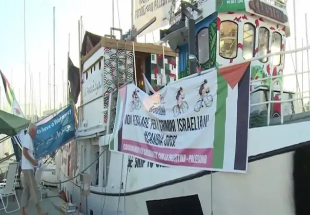ফিলিস্তিনিদের ত্রাণের নৌকা আটকে দিল ইসরাইল