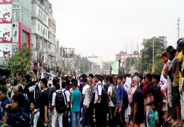 টঙ্গীতে শিক্ষার্থীদের বিক্ষোভ