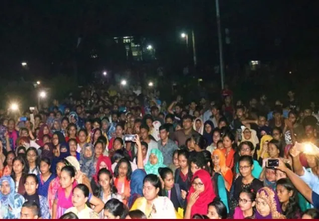 শিক্ষার্থীদের ওপর আ.লীগের হামলার প্রতিবাদে উত্তাল জাহাঙ্গীরনগর 