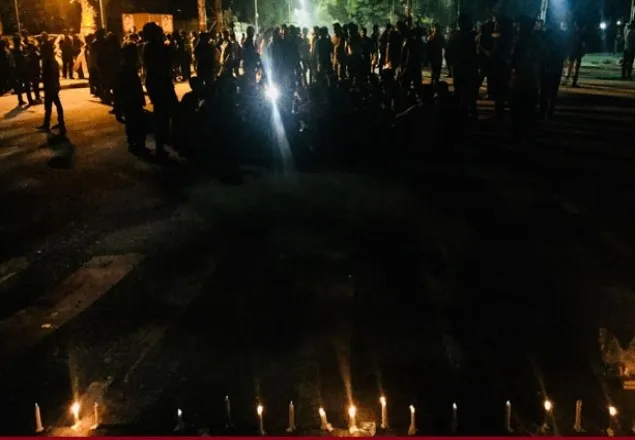 বুয়েট শিক্ষার্থীদের বিক্ষোভ: ‘স্কুল ড্রেসে রক্ত কেন, প্রশাসন জবাব চাই’ 