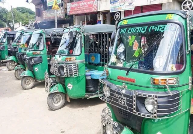 প্রশাসনকে মাসোহারা দিয়ে খাগড়াছড়িতে চলছে লাইসেন্স বিহীন সিএনজি