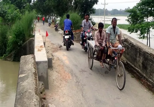 ব্রিটিশ আমলে নির্মিত হাতিরপুল ব্রিজ সংস্কার হলেও রয়েছে ঝুঁকি